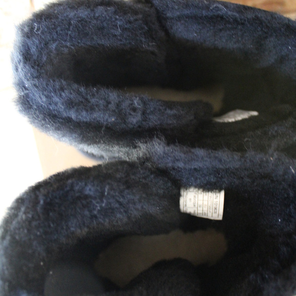 UGG KAREL MINI SUEDE BOOTS NEW! ‎ BLACK - Picture 5 of 8